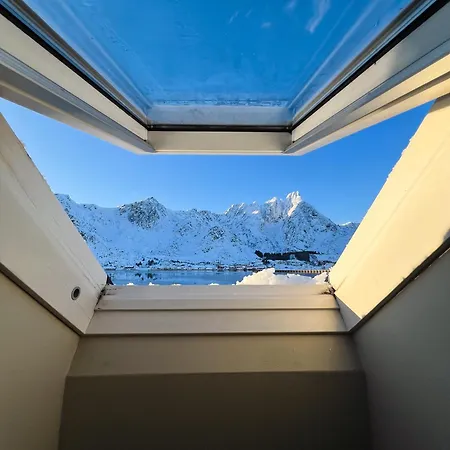 Holiday home Charming Waterfront In Ballstad, Lofoten