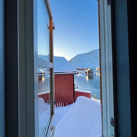 別荘 Charming Waterfront In Ballstad, Lofoten *