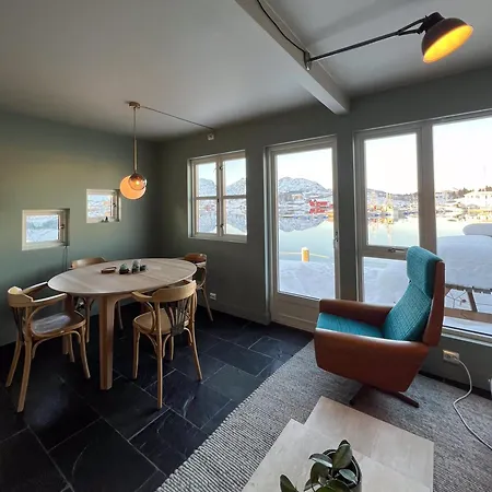 Charming Waterfront In Ballstad, Lofoten *