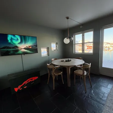 別荘 Charming Waterfront In Ballstad, Lofoten *