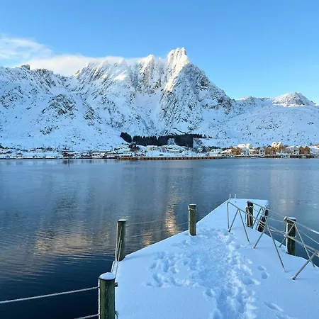 Charming Waterfront In Ballstad, Lofoten 度假居