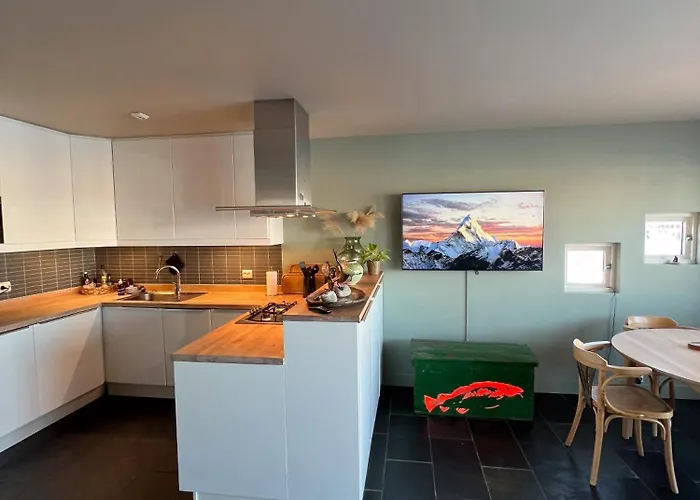 Charming Waterfront In Ballstad, Lofoten *